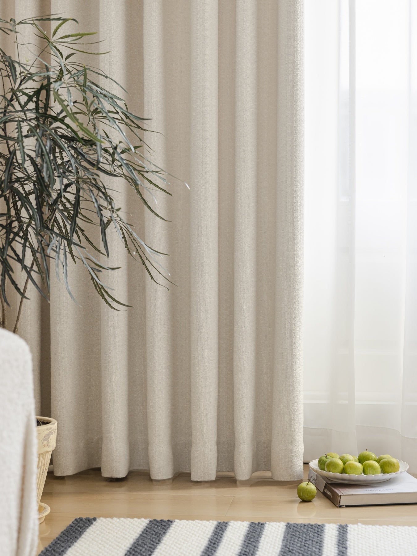 Heavyweight Linen Blend Blackout Pleated Drapery – Available in 4 ColoDiscover the enduring strength of linen blend fabric, crafted with stable polymers for resilience and longevity. This fabric maintains its shape, avoiding easy stretHeavyweight Linen Blend Blackout Pleated Drapery –