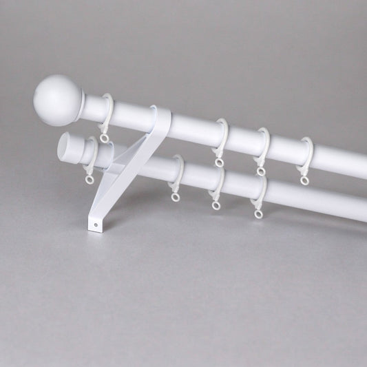 Adjustable curtain rod with smooth operation and durable alloy bracket.