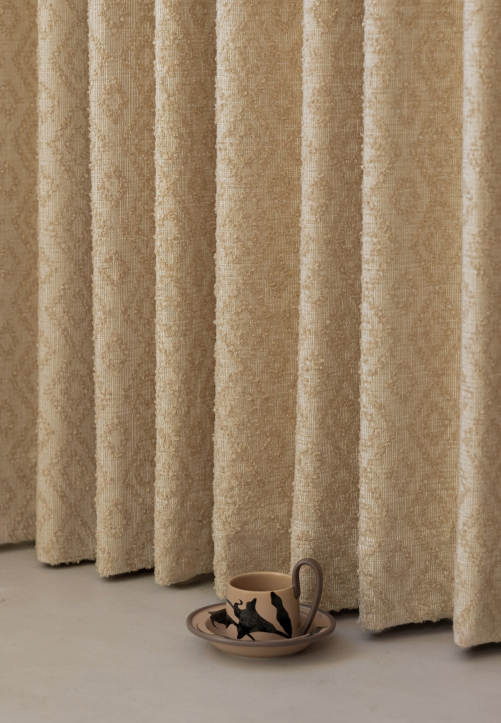 Gold curtains with delicate diamond patterns, inspired by Paul Cézanne, adding elegance and sophistication to home décor.