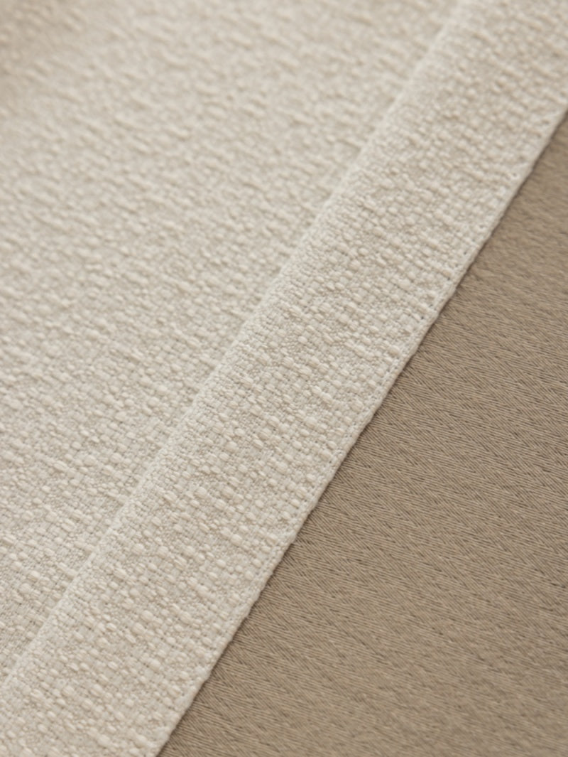 Close-up of fabric with white border, meticulously crafted with high-quality yarn for durability and a smooth drape, weighing 1100g.