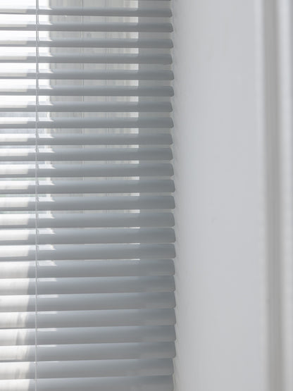 No-drill cordless vinyl blinds with durable aluminum, water and oil resistant.