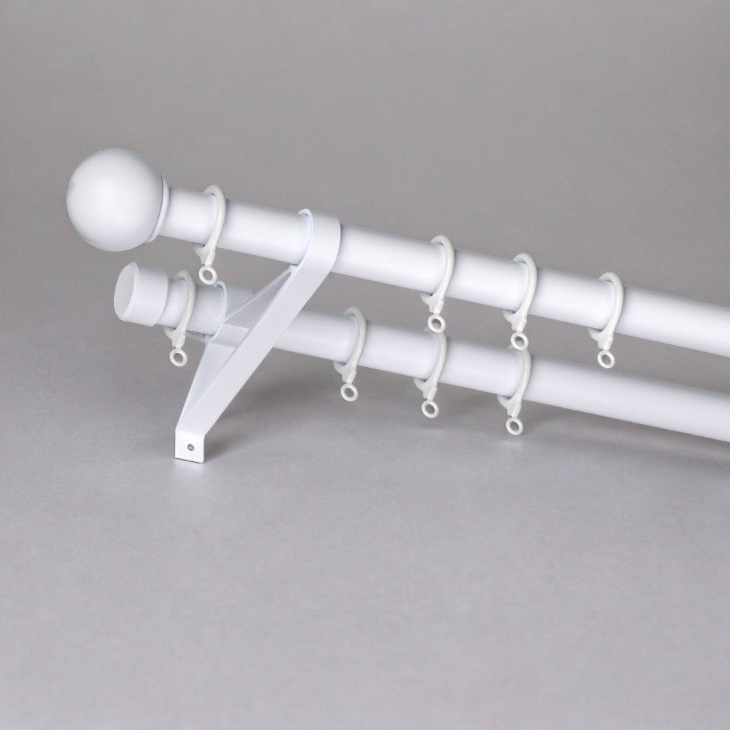 Adjustable curtain rod with smooth operation and durable alloy bracket.
