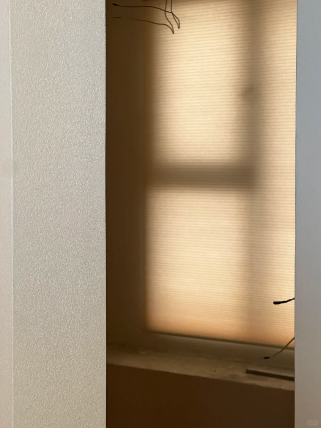 Cordless 1 1/2" double cell honeycomb blinds with mulberry silk finish for thermal insulation and UV protection